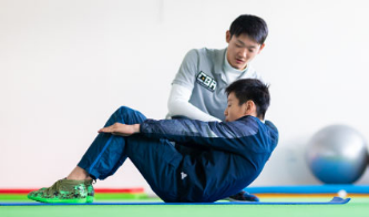 指導者によるトレーニング